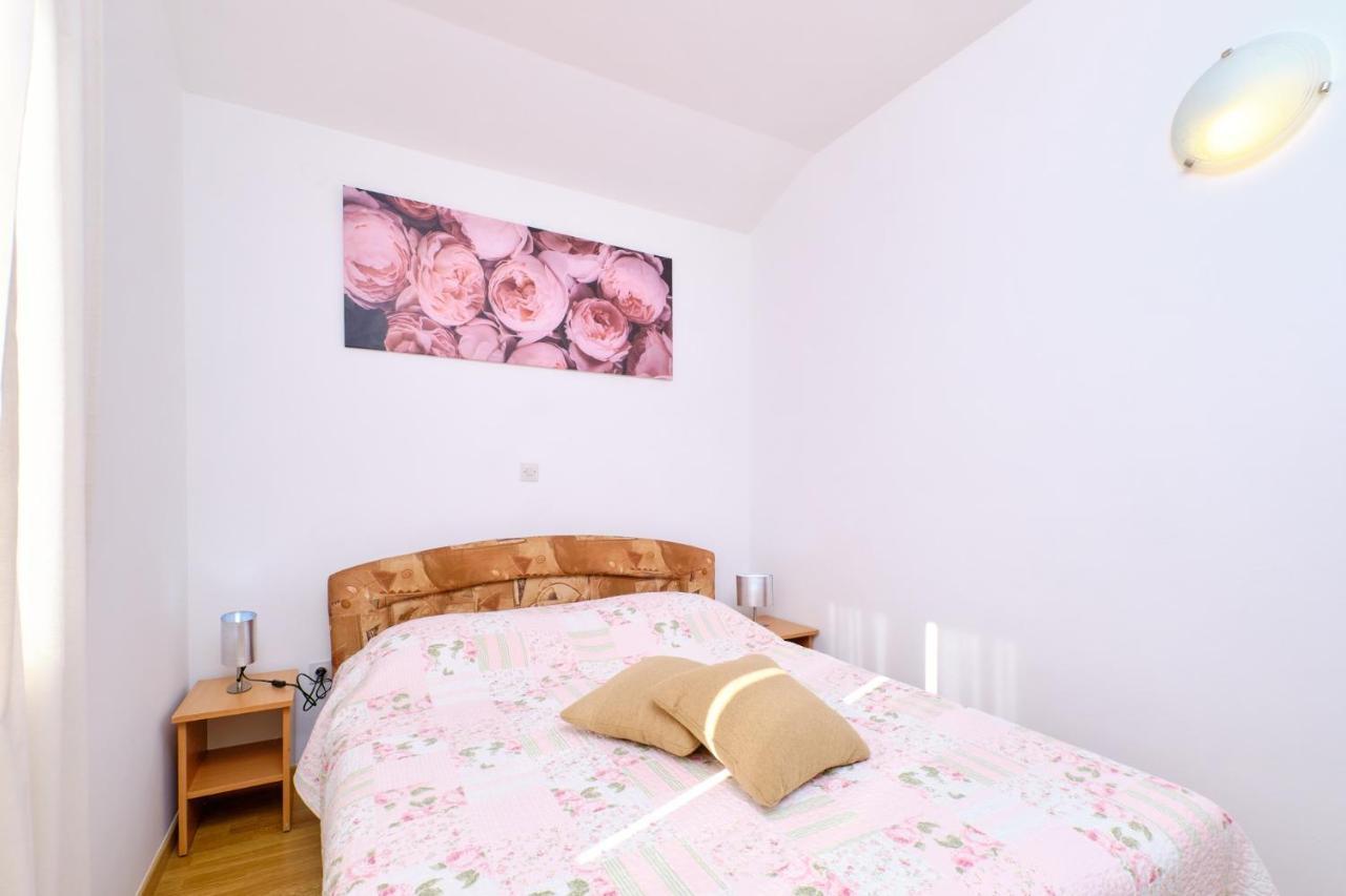 Apartments Vanda Mali Lošinj Dış mekan fotoğraf
